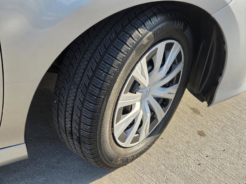 Used 2020 Toyota Camry LE FWD image 6