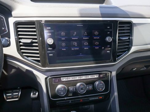 Certified 2021 Volkswagen Atlas Cross Sport SEL Premium R-Line AWD/4WD image 21