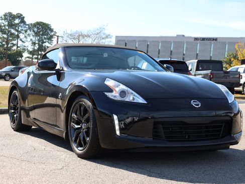 Used 2017 Nissan 370Z Touring image 7