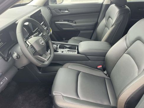 New 2026 Nissan Pathfinder SL image 15