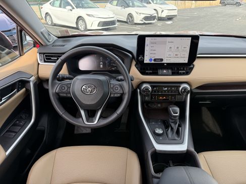 Used 2023 Toyota RAV4 Limited image 18