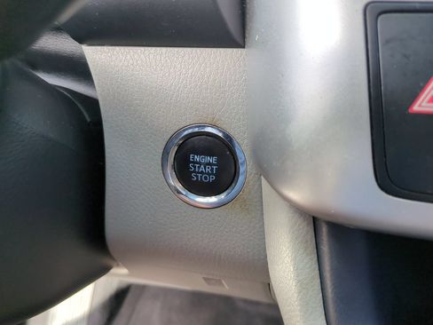 Used 2019 Toyota Highlander XLE FWD image 25
