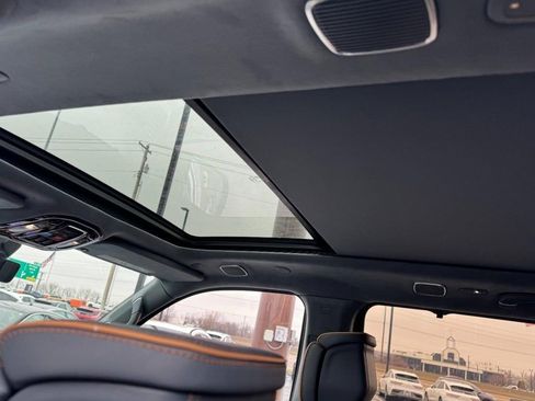 Used 2023 Jeep Grand Wagoneer Series III AWD/4WD image 11