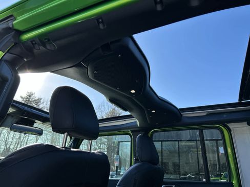 Used 2025 Jeep Wrangler Sport S image 40