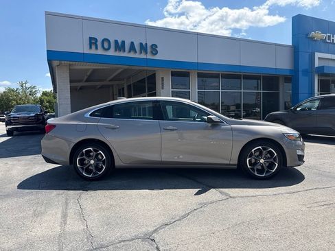 Used 2024 Chevrolet Malibu LT FWD image 2