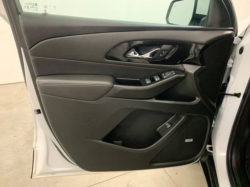 Used 2023 Chevrolet Traverse RS AWD/4WD image 17