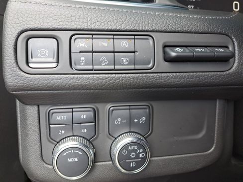 Used 2023 GMC Yukon Denali image 32