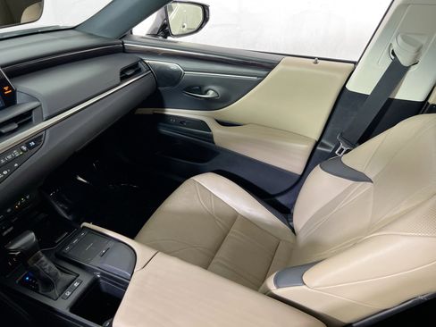 Used 2021 Lexus ES 300h Ultra Luxury w/ Accessory Package 2 image 25