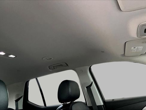 Used 2021 Chevrolet Traverse LT FWD image 14