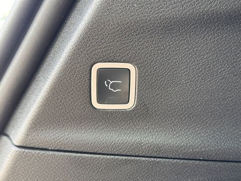 Used 2026 Chrysler Pacifica Select image 14