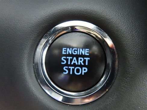Used 2022 Toyota Highlander XLE FWD image 20