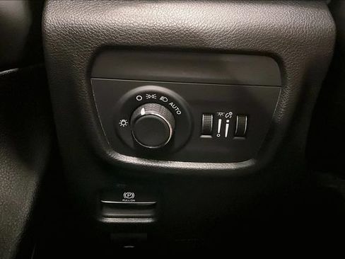 Used 2024 Jeep Grand Cherokee Altitude AWD/4WD image 37