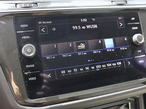 Used 2018 Volkswagen Tiguan SE w/ Panoramic Sunroof Package AWD/4WD image 17