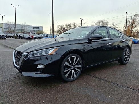 Used 2019 Nissan Altima 2.5 Platinum image 3
