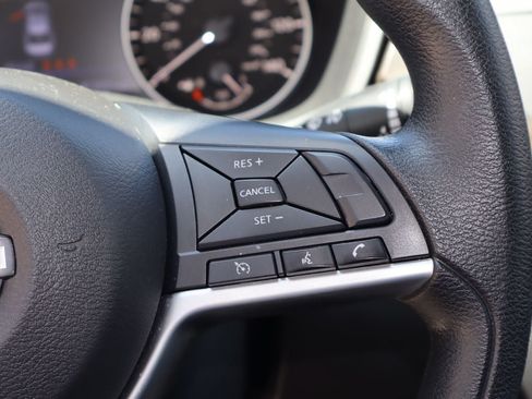 Used 2025 Nissan Altima 2.5 SV FWD image 13