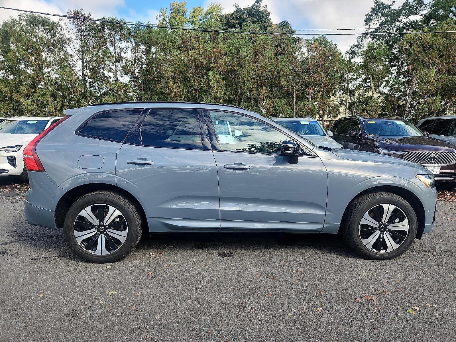 Certified 2024 Volvo XC60 T8 Plus w/ Climate Package AWD/4WD image 7