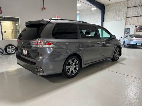 Used 2019 Toyota Sienna SE Premium image 41