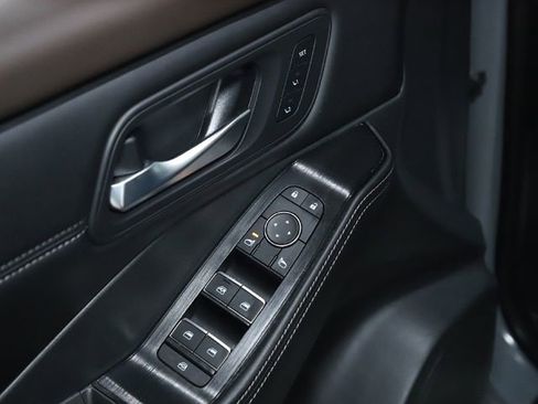 Used 2022 Nissan Rogue SL w/ SL Premium Package image 17