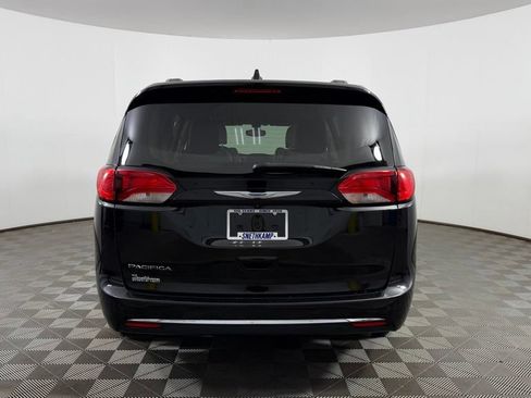 Used 2017 Chrysler Pacifica Touring-L Plus FWD image 6