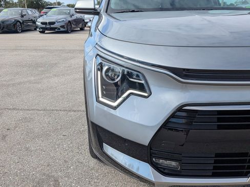 New 2025 Kia Niro SX image 12