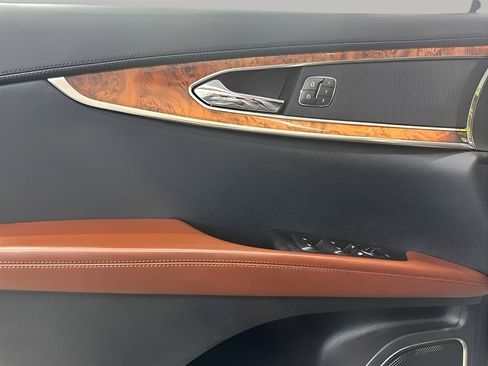 Used 2017 Lincoln MKX Reserve FWD image 11