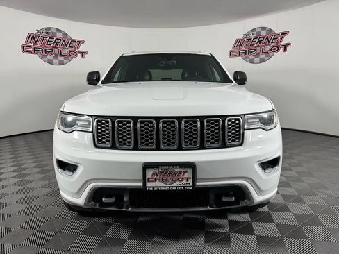 Used 2018 Jeep Grand Cherokee Overland AWD/4WD image 2