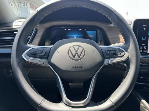 Used 2025 Volkswagen Atlas SE AWD/4WD image 21