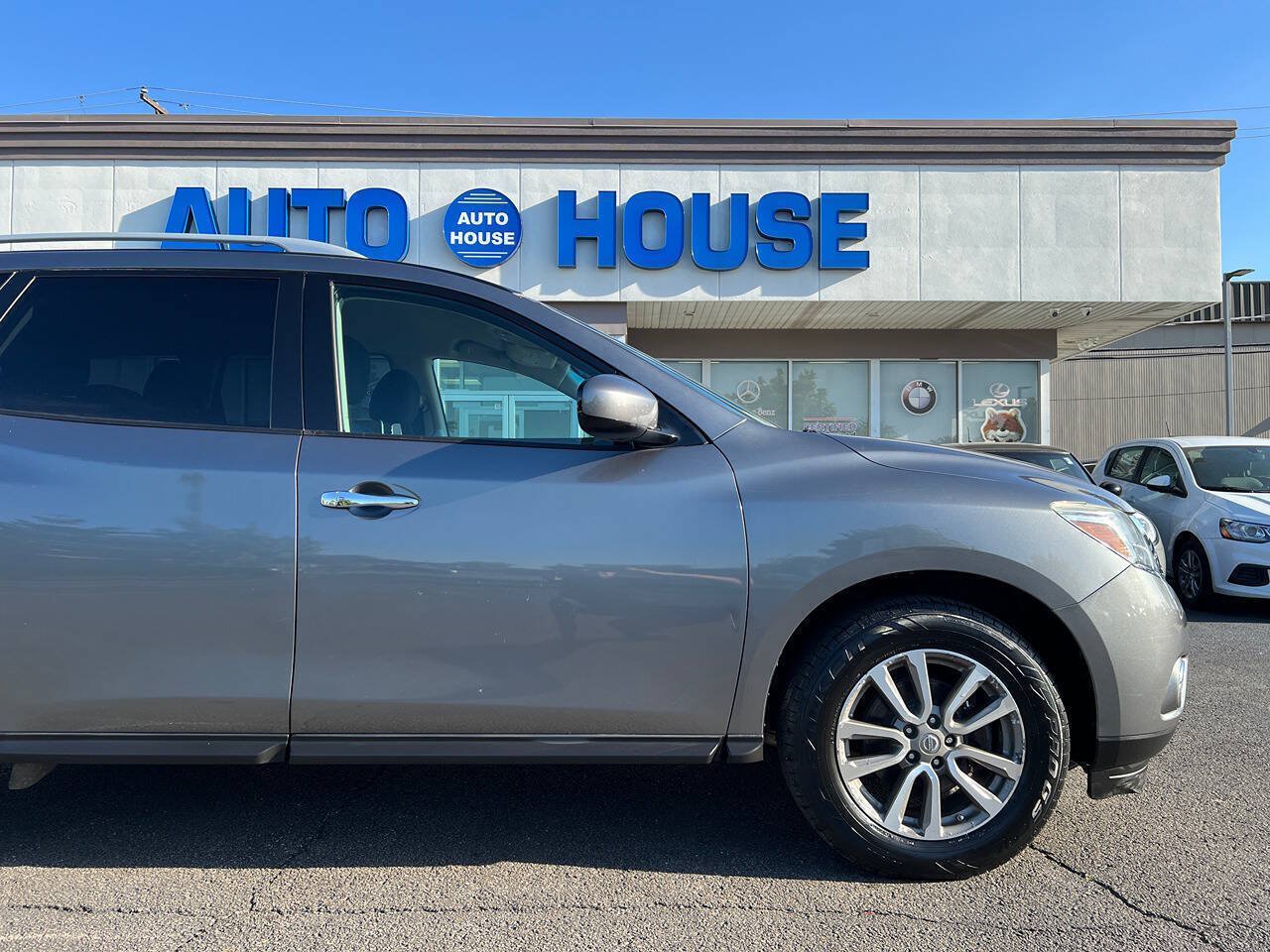 Used 2015 Nissan Pathfinder SV FWD image 40