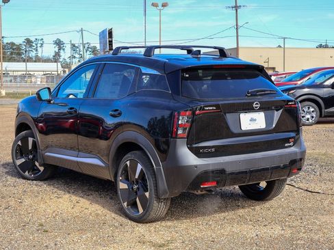 New 2026 Nissan Kicks SR image 2
