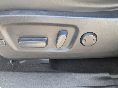 Used 2019 Toyota Highlander SE FWD image 20