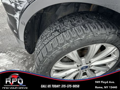 Used 2018 Ford Escape Titanium w/ Ford Safe & Smart Package image 11