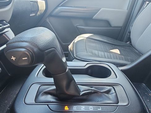 Used 2018 Chevrolet Colorado W/T w/ WT Convenience Package AWD/4WD image 16