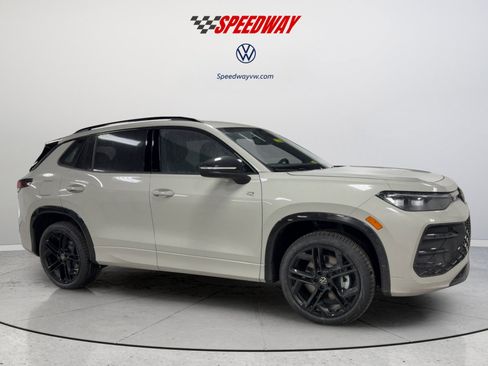 New 2026 Volkswagen Tiguan SE R-Line image 12