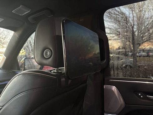 Used 2021 Cadillac Escalade ESV Sport Platinum image 16