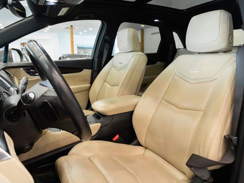 Used 2017 Cadillac XT5 Luxury w/ Driver Awareness Package image 8