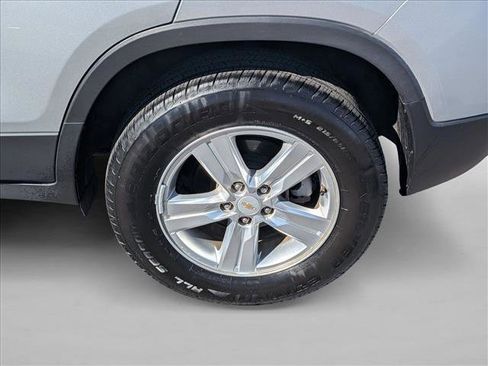 Used 2018 Chevrolet Trax LT w/ LT Convenience Package image 15