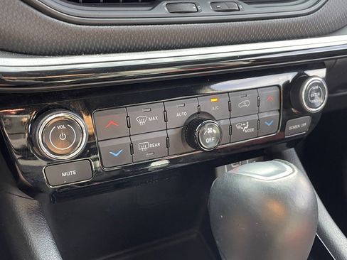 Used 2024 Jeep Compass Trailhawk image 6