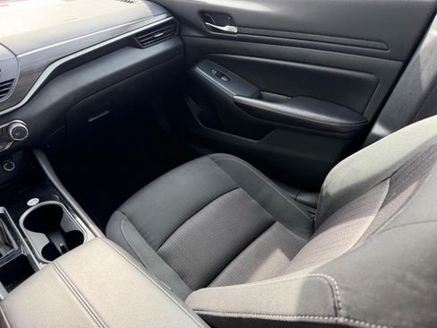 Used 2024 Nissan Altima 2.5 SV FWD image 17
