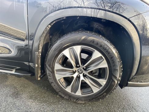 Used 2022 Toyota Highlander XLE image 10