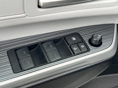 Used 2026 Toyota Sienna XLE image 14