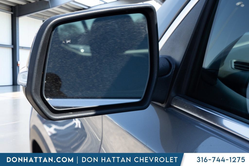 Used 2023 Chevrolet Traverse LT w/ LT Premium Package AWD/4WD image 24