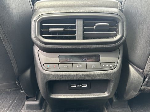 Used 2023 Honda Pilot Touring image 17
