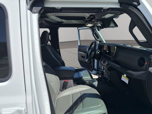 Used 2024 Jeep Gladiator Mojave image 14
