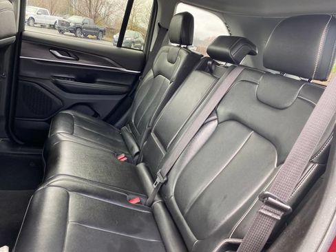 Used 2023 Jeep Grand Cherokee Limited AWD/4WD image 18