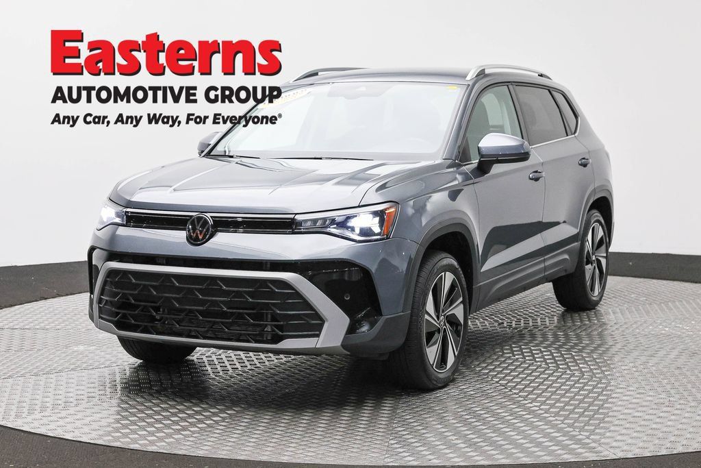 Used 2025 Volkswagen Taos SE AWD/4WD image 1