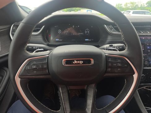 Used 2024 Jeep Grand Cherokee L Limited w/ Black Appearance Package AWD/4WD image 49