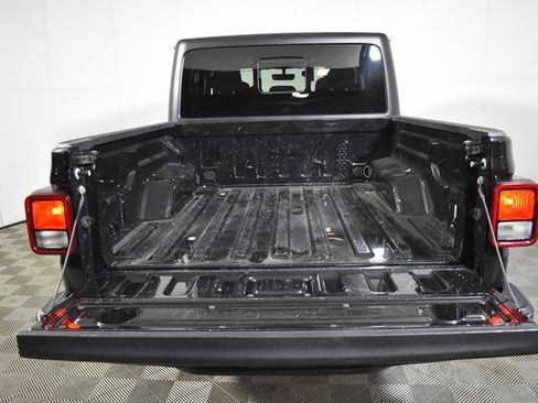 Used 2023 Jeep Gladiator Overland image 29