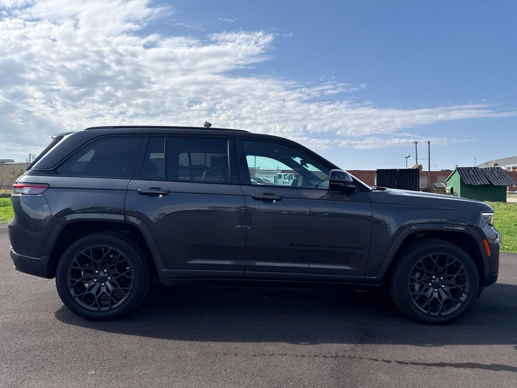Used 2025 Jeep Grand Cherokee Summit AWD/4WD image 8
