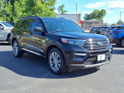 Used 2023 Ford Explorer XLT w/ Equipment Group 202A AWD/4WD image 5