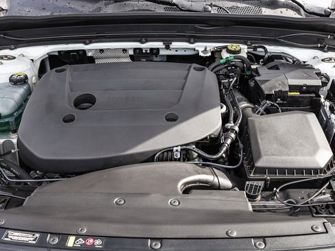 New 2025 Volvo XC40 B5 Core w/ Climate Package image 27